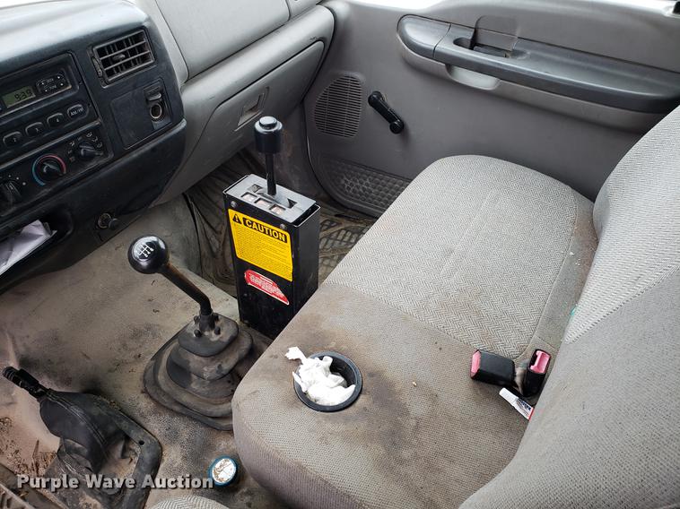 image for item AV9342 2000 Ford F650 Super Duty dump truck