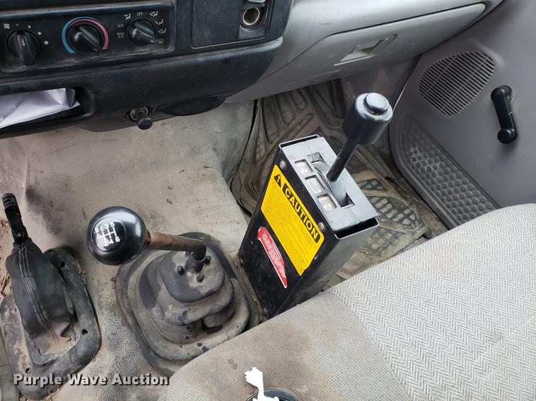 image for item AV9342 2000 Ford F650 Super Duty dump truck