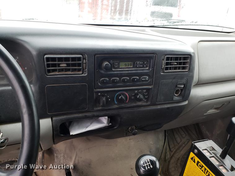 image for item AV9342 2000 Ford F650 Super Duty dump truck