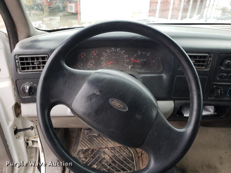 image for item AV9342 2000 Ford F650 Super Duty dump truck