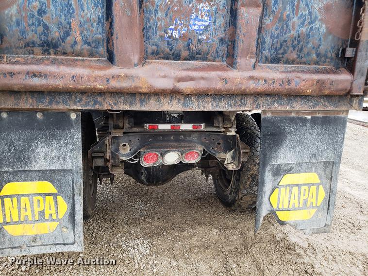 image for item AV9342 2000 Ford F650 Super Duty dump truck