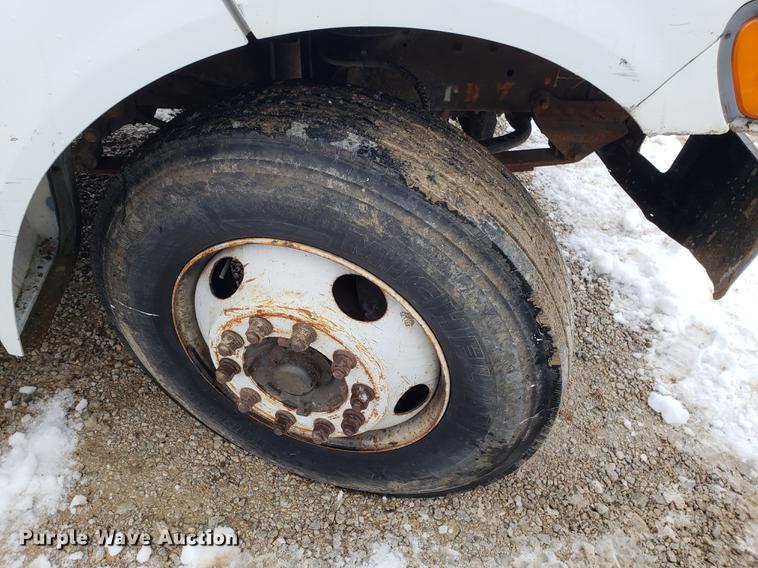 image for item AV9342 2000 Ford F650 Super Duty dump truck