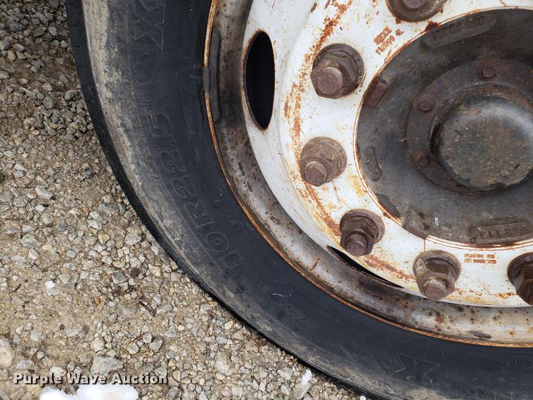 image for item AV9342 2000 Ford F650 Super Duty dump truck