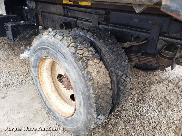 image for item AV9342 2000 Ford F650 Super Duty dump truck