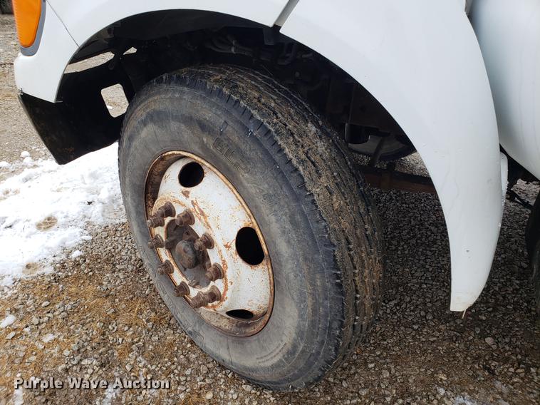 image for item AV9342 2000 Ford F650 Super Duty dump truck