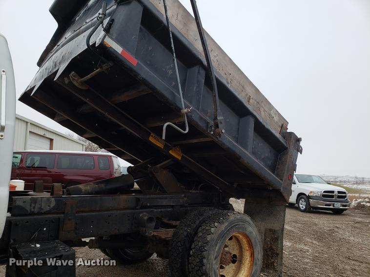 image for item AV9342 2000 Ford F650 Super Duty dump truck
