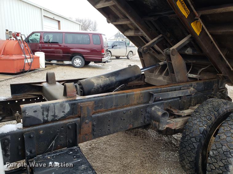 image for item AV9342 2000 Ford F650 Super Duty dump truck
