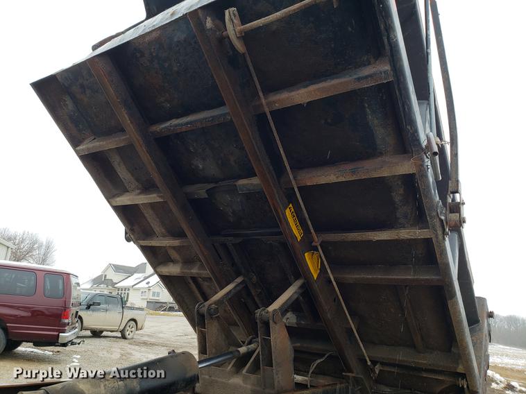 image for item AV9342 2000 Ford F650 Super Duty dump truck