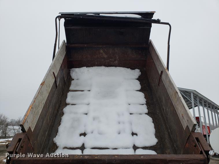 image for item AV9342 2000 Ford F650 Super Duty dump truck