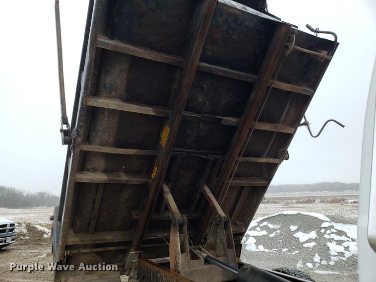 image for item AV9342 2000 Ford F650 Super Duty dump truck