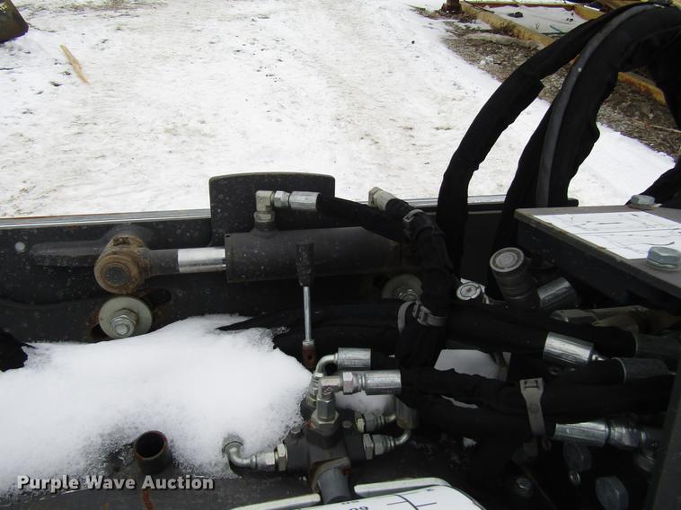 image for item DB6841 2013 Bobcat 40HYD skid steer cold planer