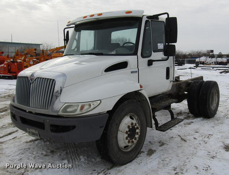 image for item DB6860 2008 International 4300 truck cab and chassis