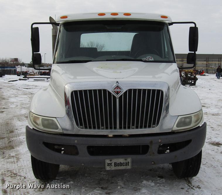 image for item DB6860 2008 International 4300 truck cab and chassis