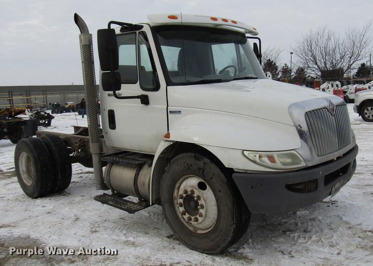 image for item DB6860 2008 International 4300 truck cab and chassis