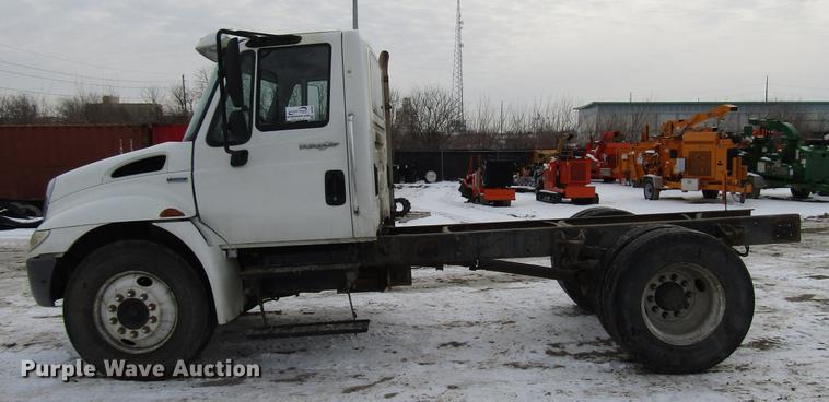 image for item DB6860 2008 International 4300 truck cab and chassis