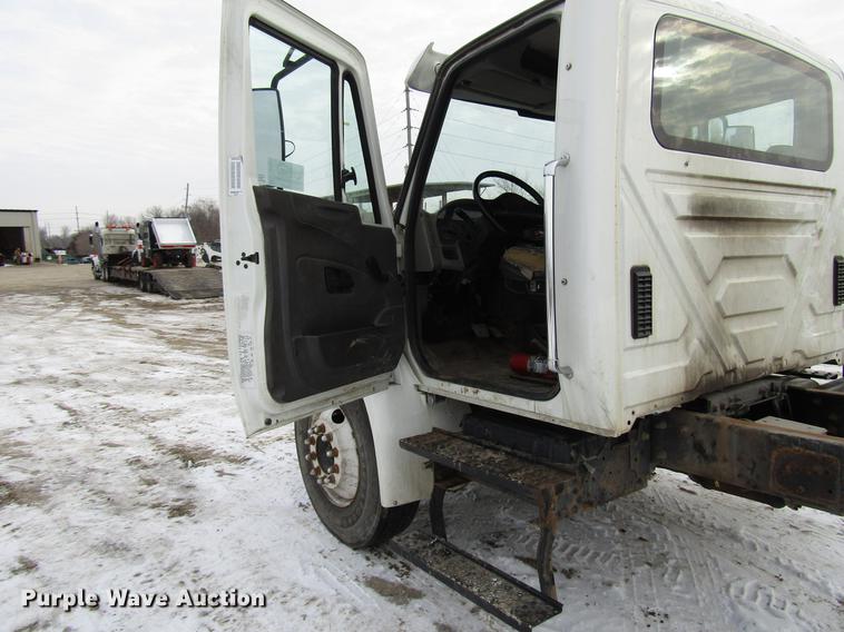 image for item DB6860 2008 International 4300 truck cab and chassis