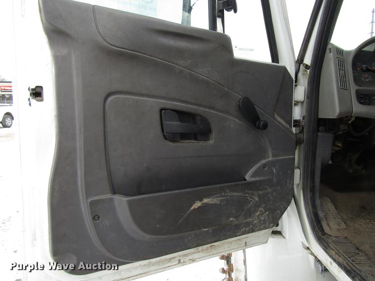 image for item DB6860 2008 International 4300 truck cab and chassis
