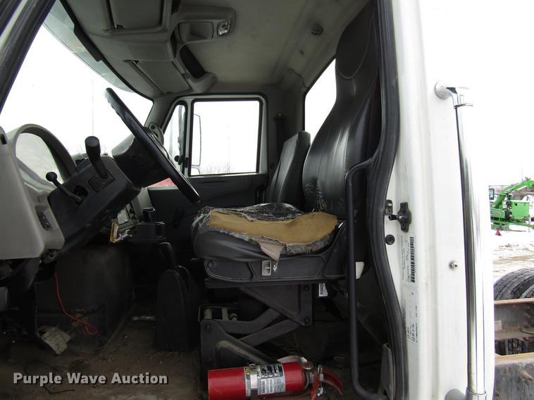 image for item DB6860 2008 International 4300 truck cab and chassis