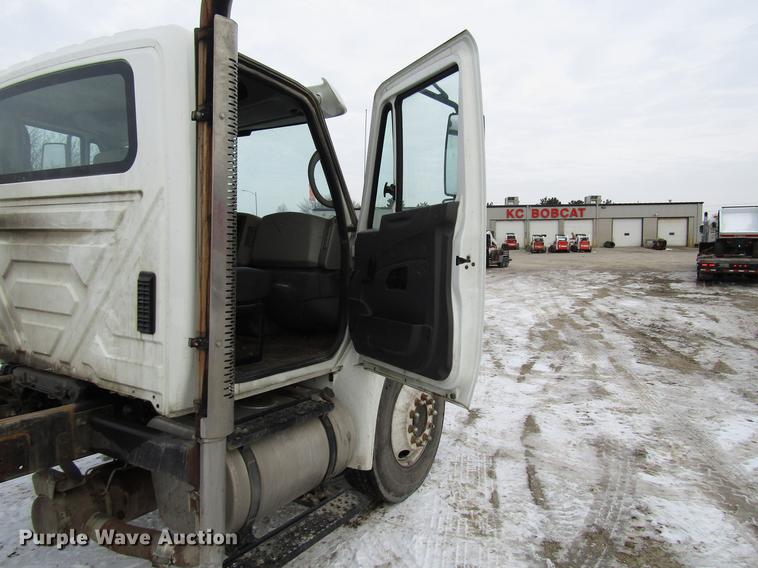 image for item DB6860 2008 International 4300 truck cab and chassis