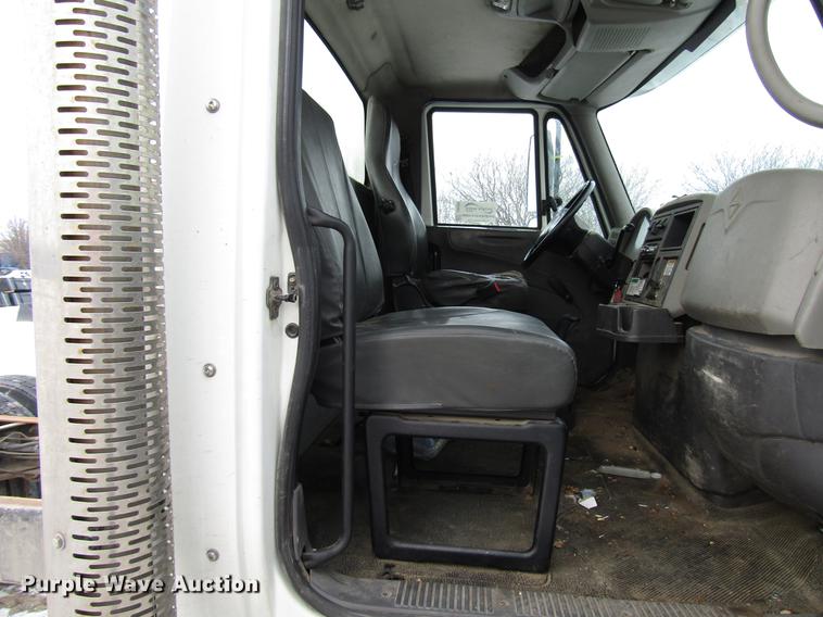 image for item DB6860 2008 International 4300 truck cab and chassis