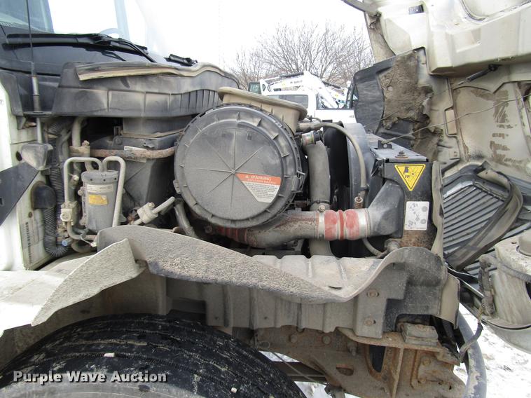 image for item DB6860 2008 International 4300 truck cab and chassis