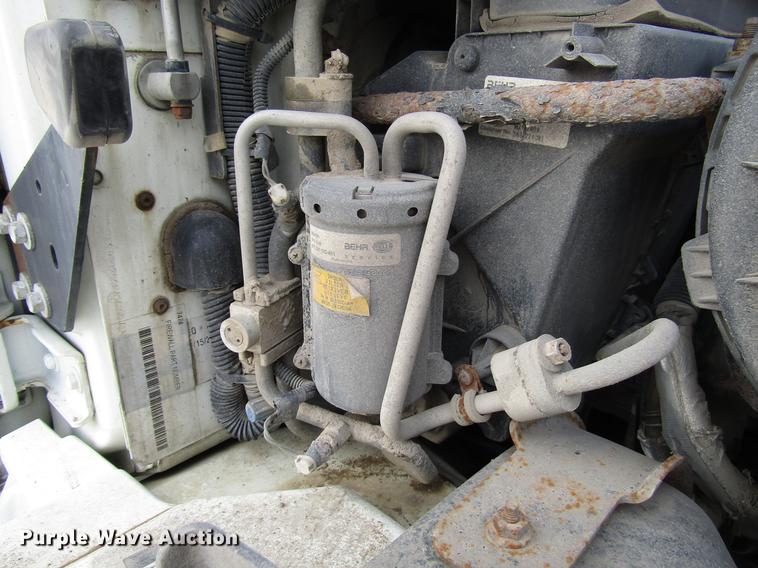 image for item DB6860 2008 International 4300 truck cab and chassis