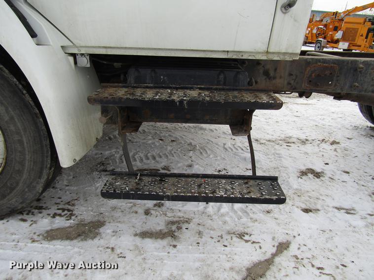 image for item DB6860 2008 International 4300 truck cab and chassis