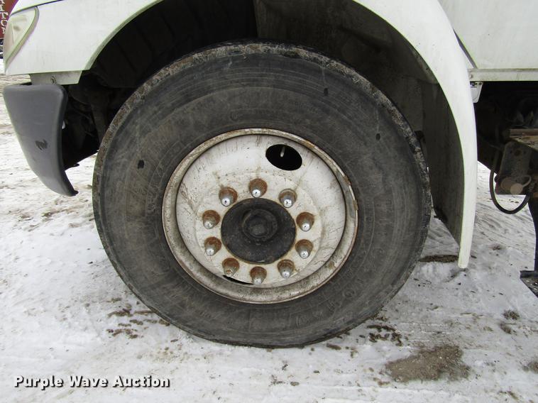 image for item DB6860 2008 International 4300 truck cab and chassis