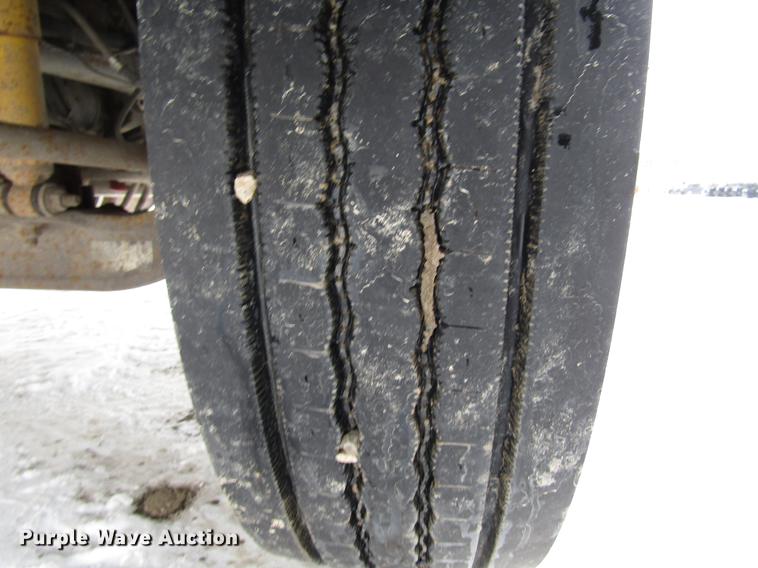 image for item DB6860 2008 International 4300 truck cab and chassis