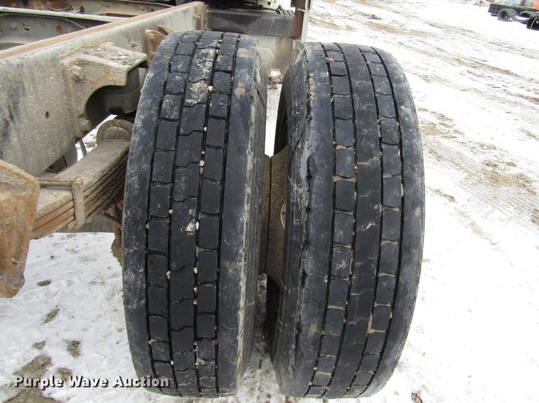 image for item DB6860 2008 International 4300 truck cab and chassis