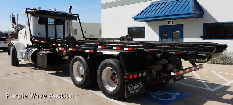 image for item DC0198 2013 Peterbilt 365 roll off truck