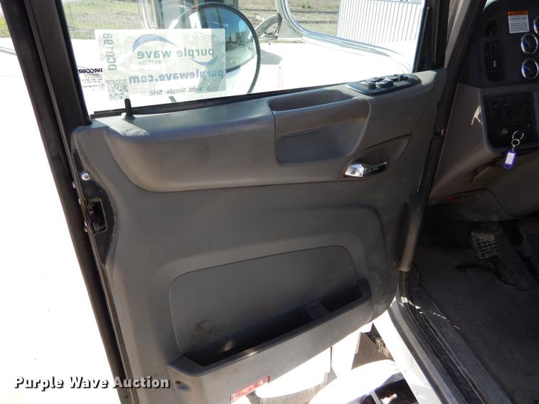 image for item DC0198 2013 Peterbilt 365 roll off truck