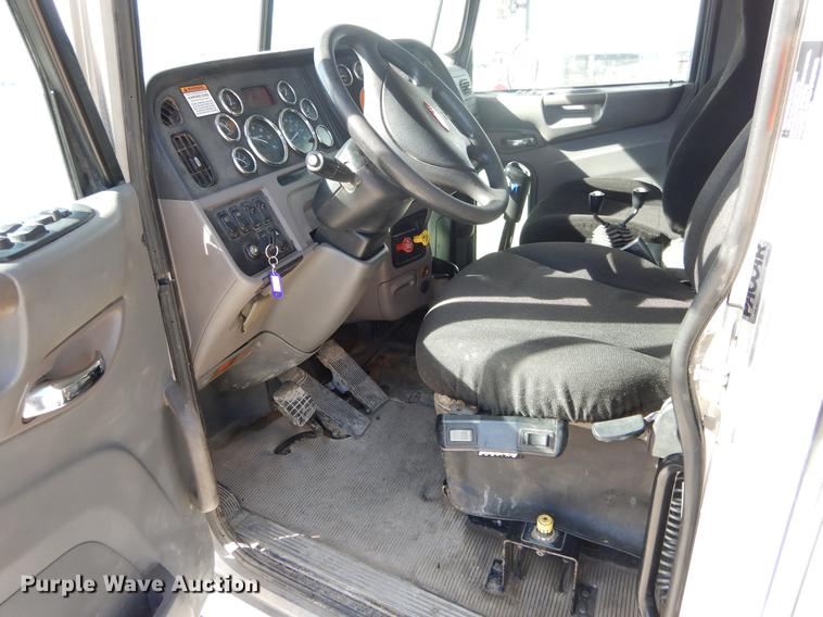 image for item DC0198 2013 Peterbilt 365 roll off truck