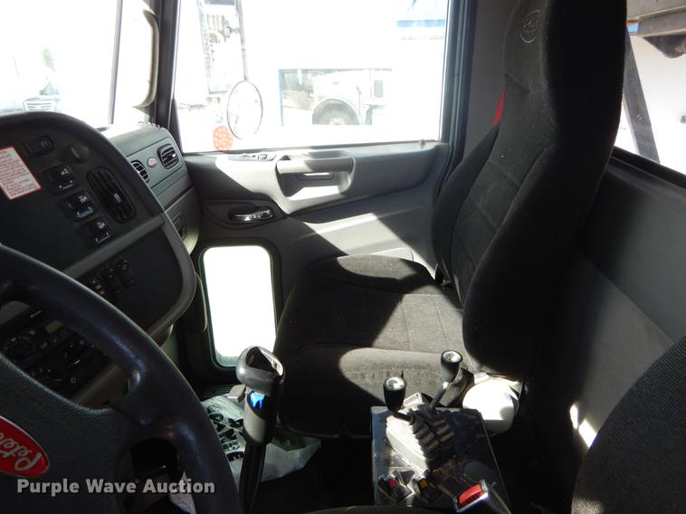 image for item DC0198 2013 Peterbilt 365 roll off truck
