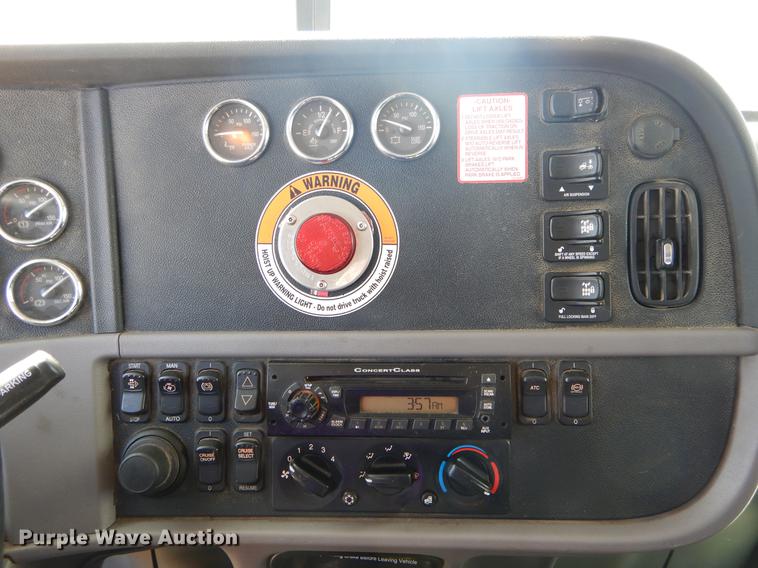 image for item DC0198 2013 Peterbilt 365 roll off truck