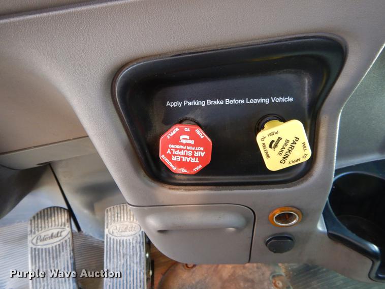 image for item DC0198 2013 Peterbilt 365 roll off truck