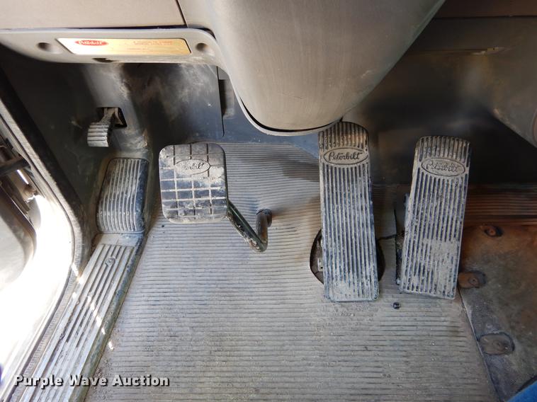 image for item DC0198 2013 Peterbilt 365 roll off truck