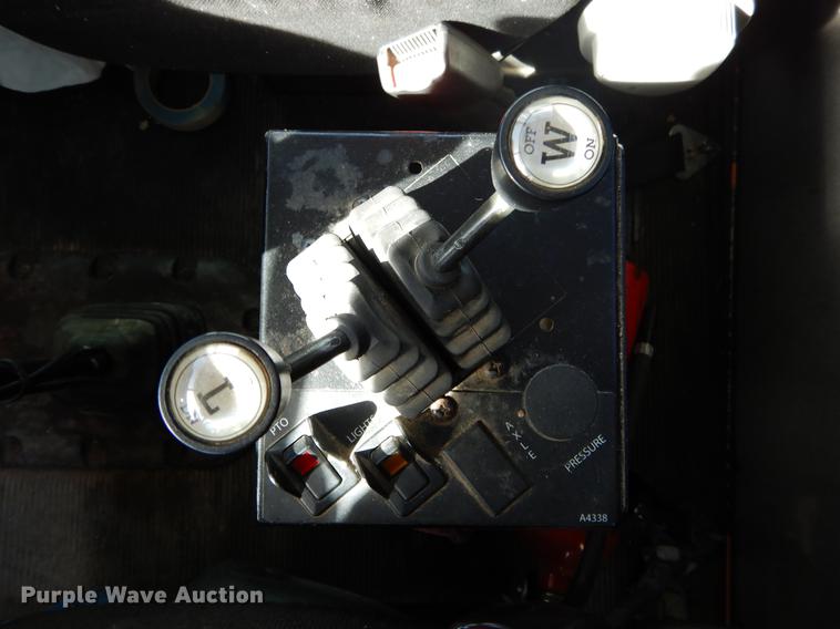 image for item DC0198 2013 Peterbilt 365 roll off truck