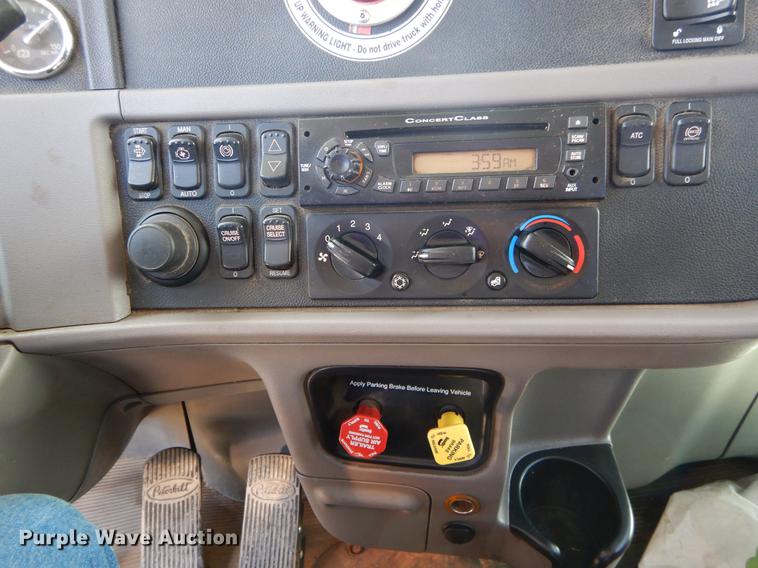 image for item DC0198 2013 Peterbilt 365 roll off truck