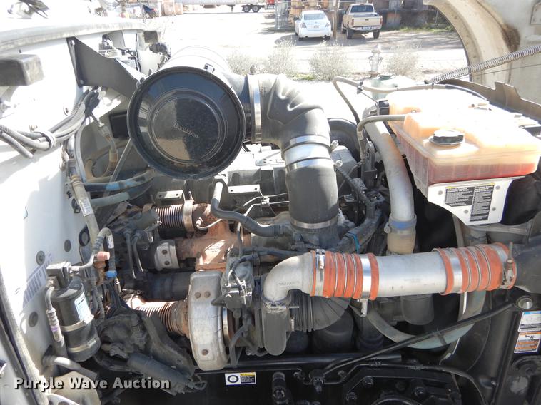 image for item DC0198 2013 Peterbilt 365 roll off truck