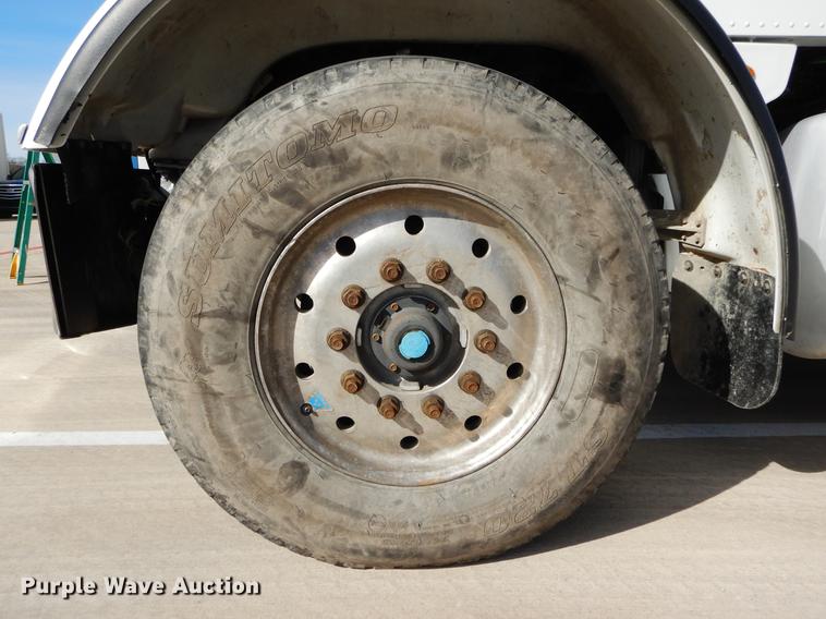 image for item DC0198 2013 Peterbilt 365 roll off truck