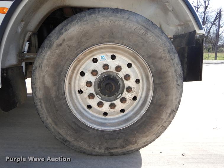 image for item DC0198 2013 Peterbilt 365 roll off truck