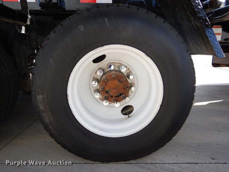 image for item DC0198 2013 Peterbilt 365 roll off truck