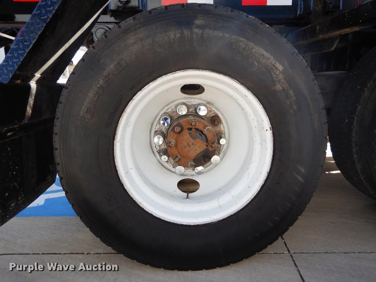 image for item DC0198 2013 Peterbilt 365 roll off truck