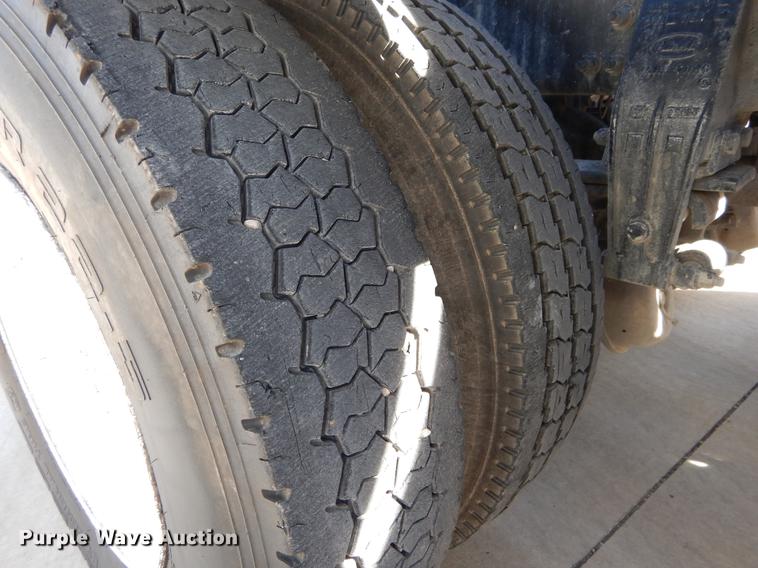 image for item DC0198 2013 Peterbilt 365 roll off truck