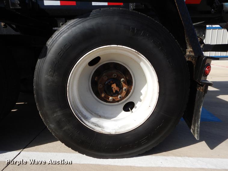 image for item DC0198 2013 Peterbilt 365 roll off truck