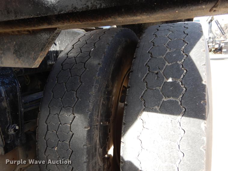 image for item DC0198 2013 Peterbilt 365 roll off truck