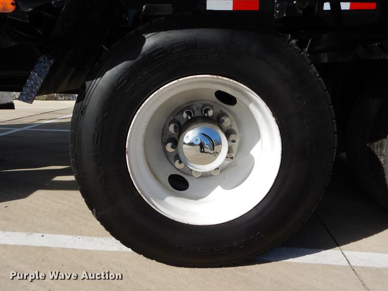 image for item DC0198 2013 Peterbilt 365 roll off truck