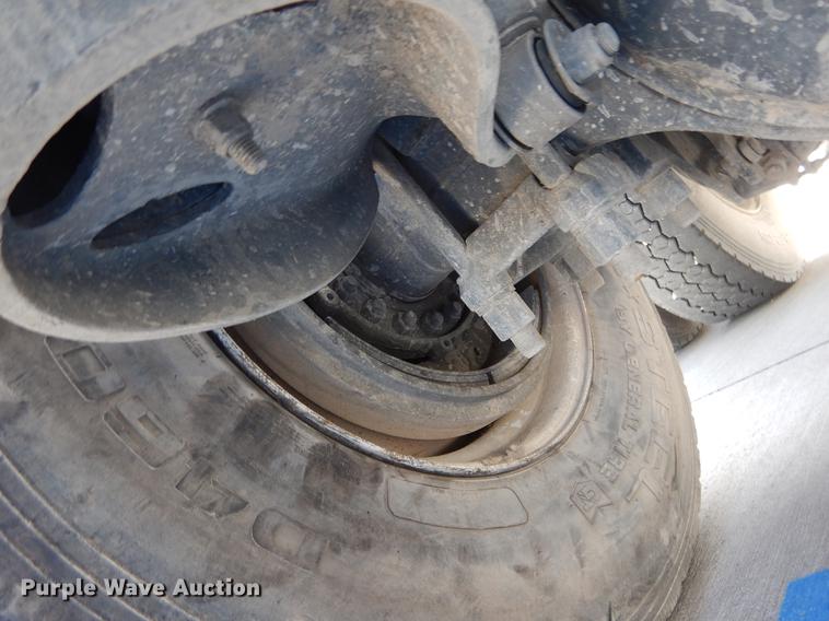 image for item DC0198 2013 Peterbilt 365 roll off truck