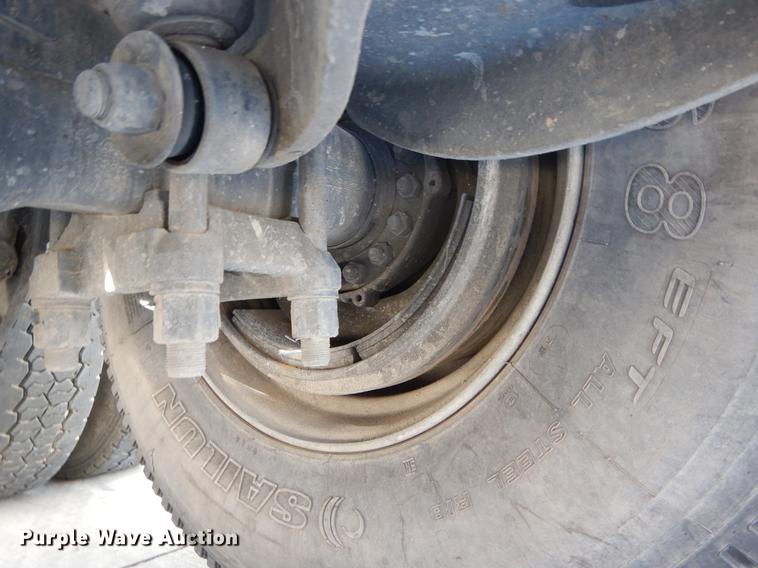 image for item DC0198 2013 Peterbilt 365 roll off truck